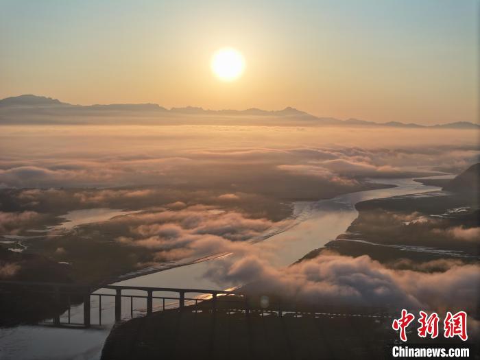 河南三门峡：夏日黄河风光美