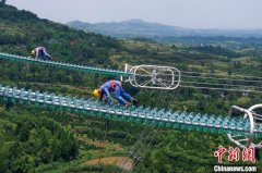 川渝特高压交流工程重庆段开展高空走线