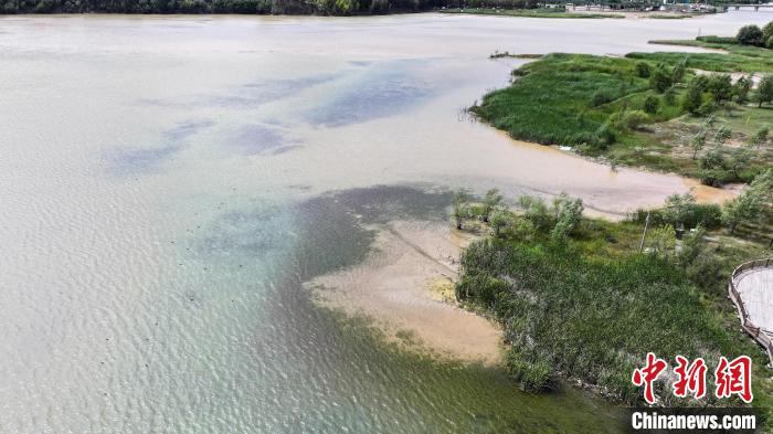 航拍强降雨天气后青海化隆“听水湾”