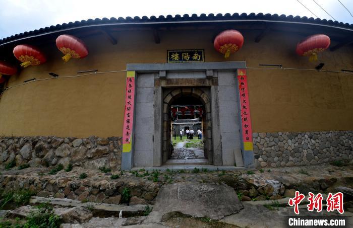 福建平和福塘村：一泓溪水画“太极”