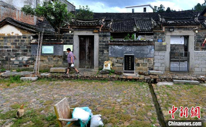 福建平和福塘村：一泓溪水画“太极”