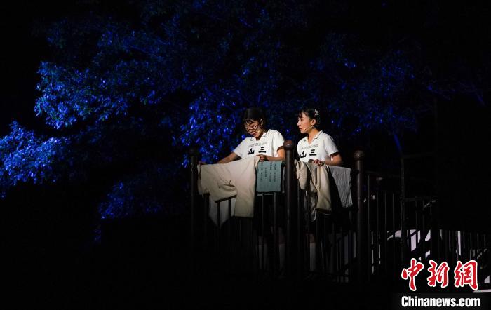 话剧《翻山海》桂林以山为幕 首次户外夜实景演出