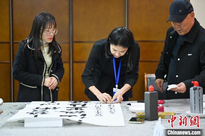 大千文化连接内江台湾 两岸书画家共绘两岸情谊