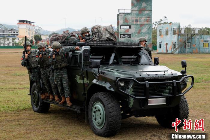 广西防城港武警官兵开展实战化演练锻造尖兵